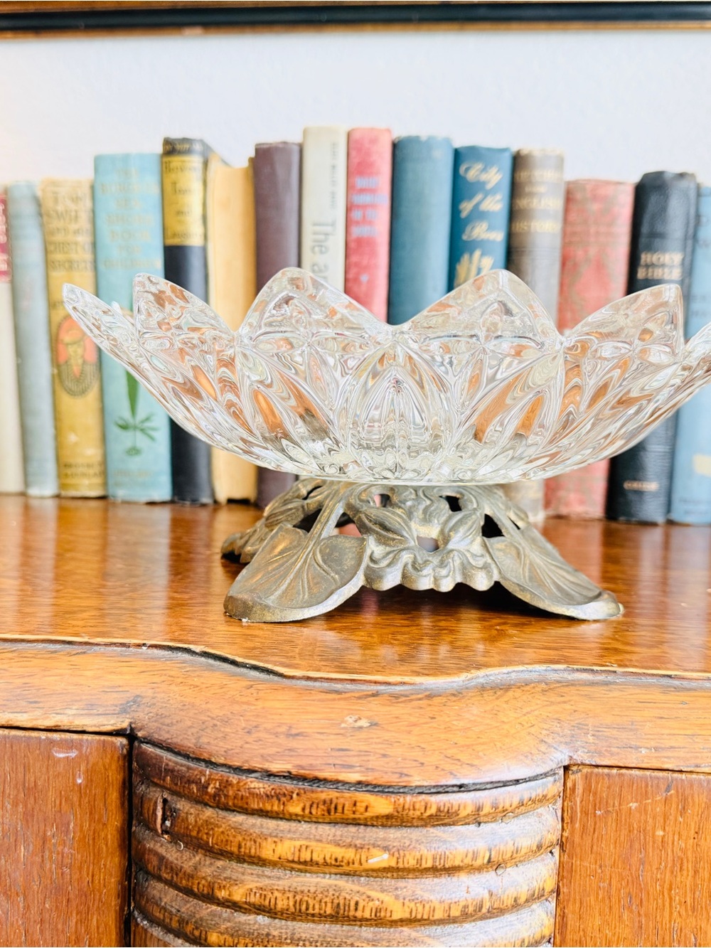 Vintage Federal Glass “Petals”  Lotus Pedestal Bowl – Hollywood Regency - Picture 4 of 15